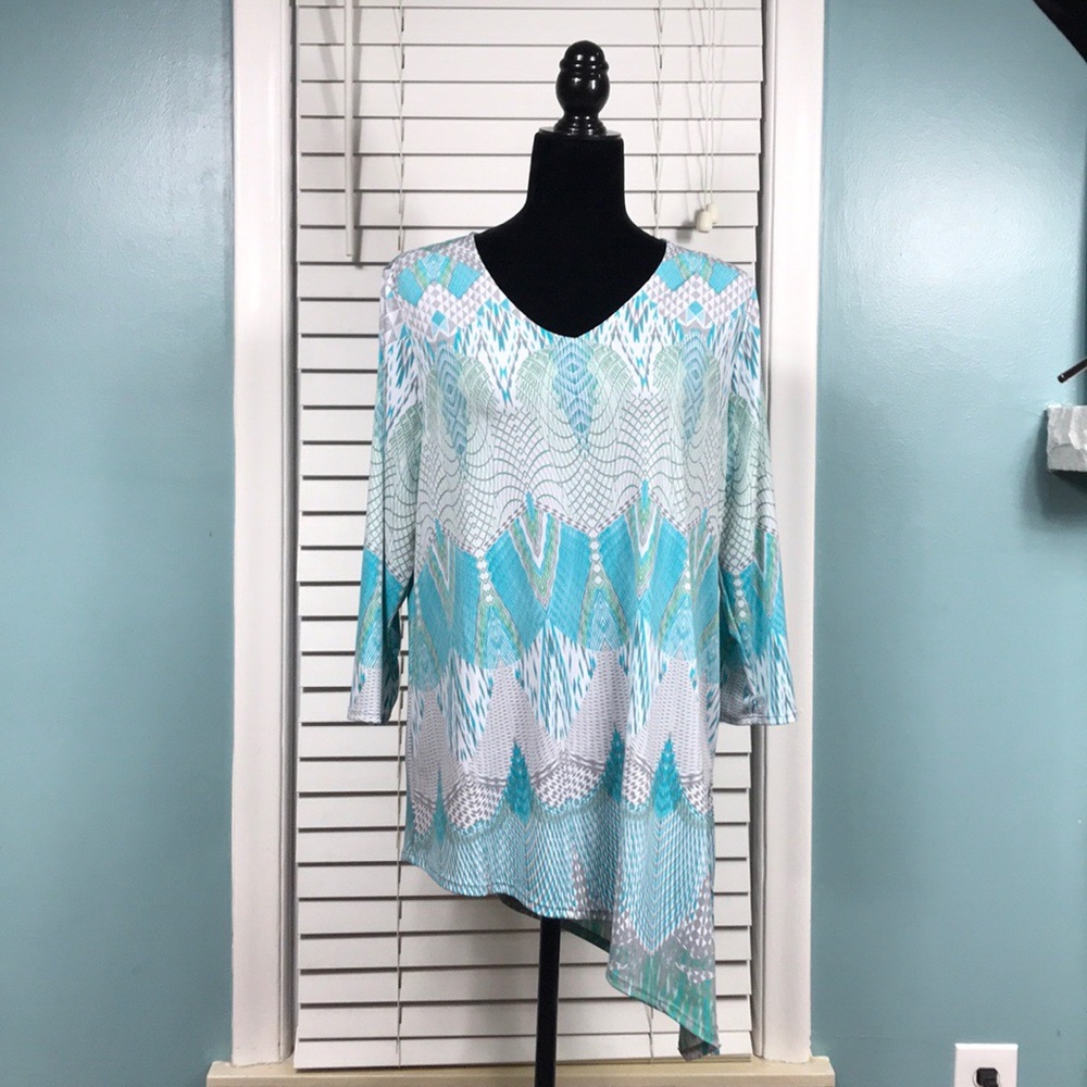 NWT Chico’s Neo Geo Sierra V 3/4 Sleeve Top